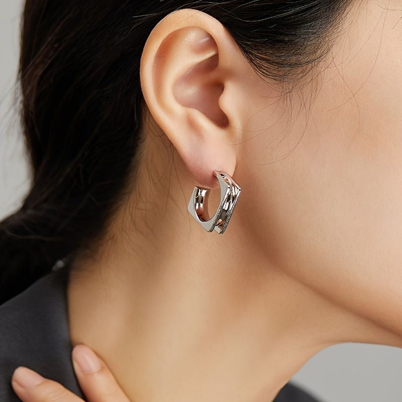 Get trendy with Lola - available at Alma Ireland. Grab yours for €23.99 today!