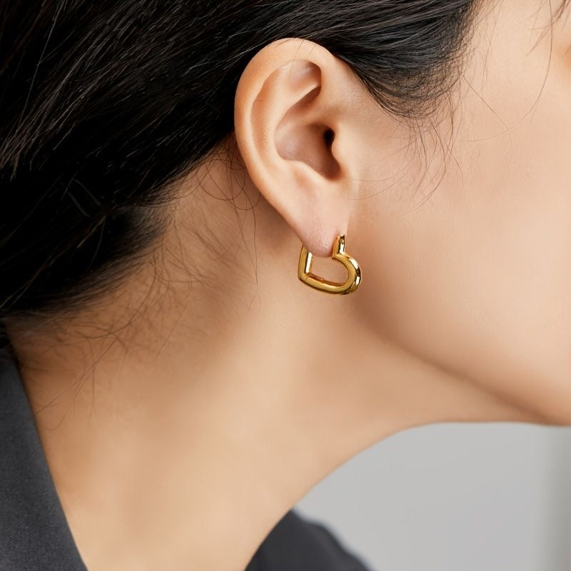 Get trendy with Lara - available at Alma Ireland. Grab yours for €18.99 today!