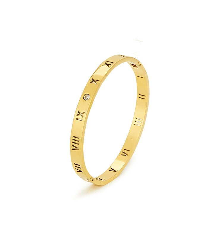Get trendy with Lilly Bangle - Horizontal Bar available at Alma Ireland. Grab yours for €23.99 today!